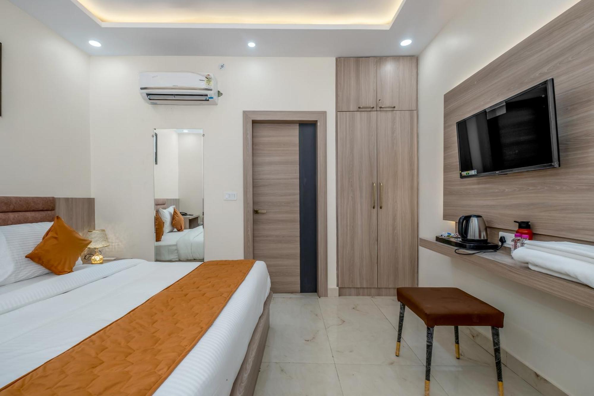 Hotel Sudarshan Ayodhya Exterior photo